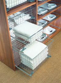 vybavení vestavěné skříně